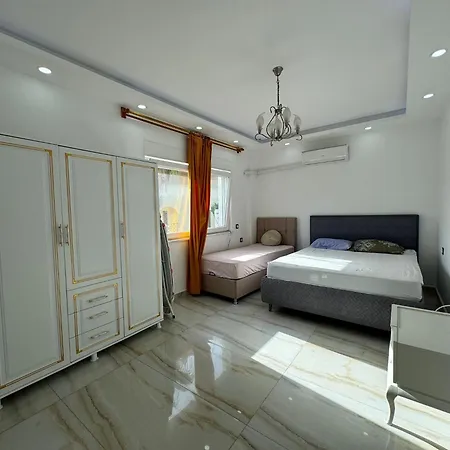 Hotel White House Luxury Mansion 4*