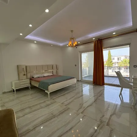 White House Luxury Mansion Hotel
