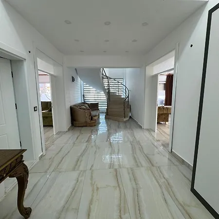 Hotel White House Luxury Mansion 4*