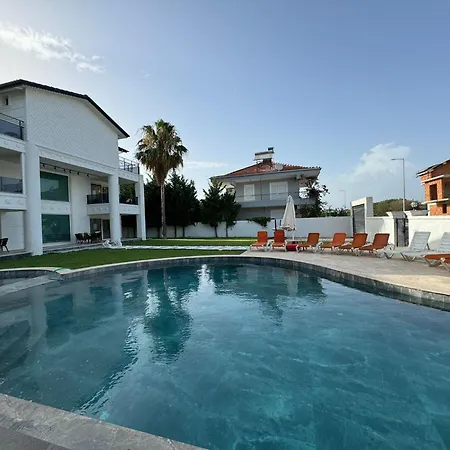 Hotel White House Luxury Mansion 4*
