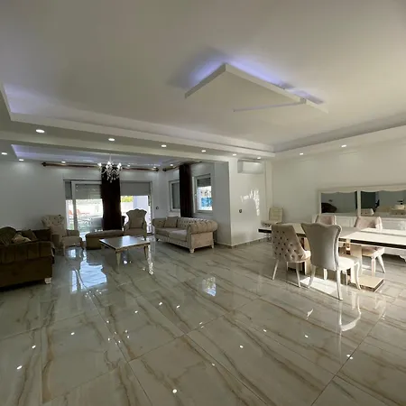 White House Luxury Mansion 4*