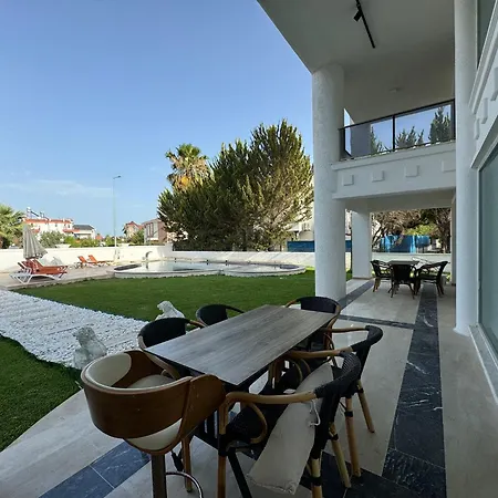 White House Luxury Mansion